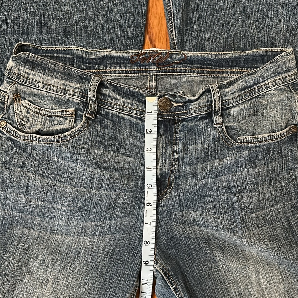 Foster Jeans - Picture 5 of 9